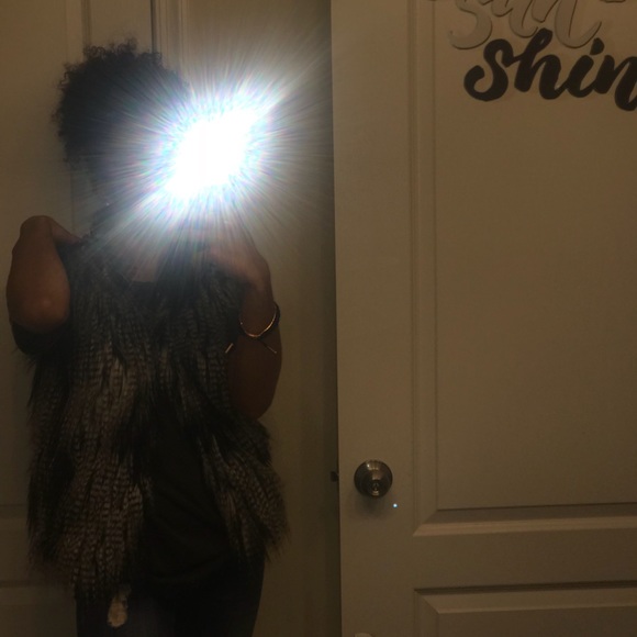 H&M FUR VEST - Picture 3 of 3